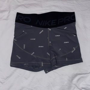 Grey Nike pros (S)